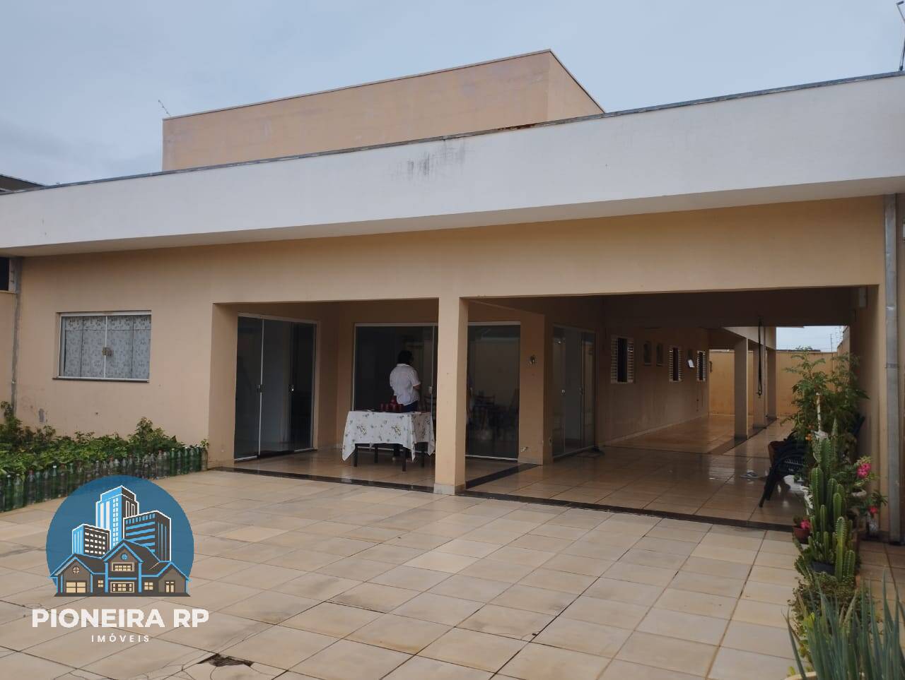 Casa, 4 quartos, 240 m² - Foto 1